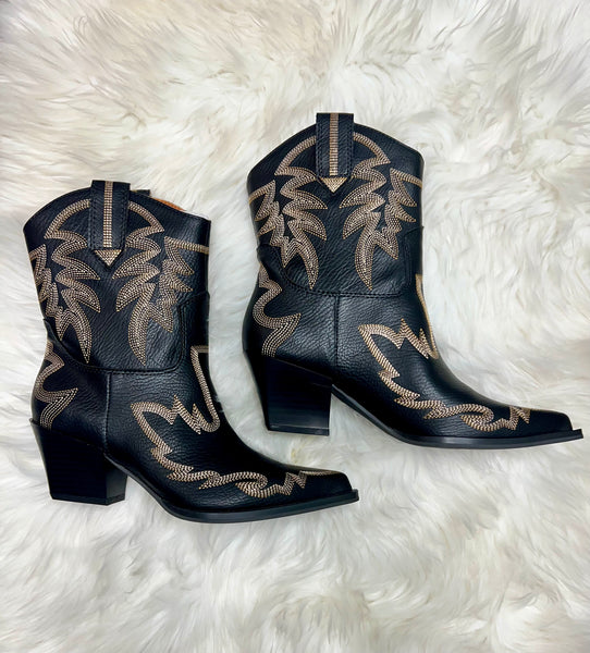 Low-Top Embroided Boots
